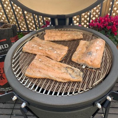 Salmón en Kamado